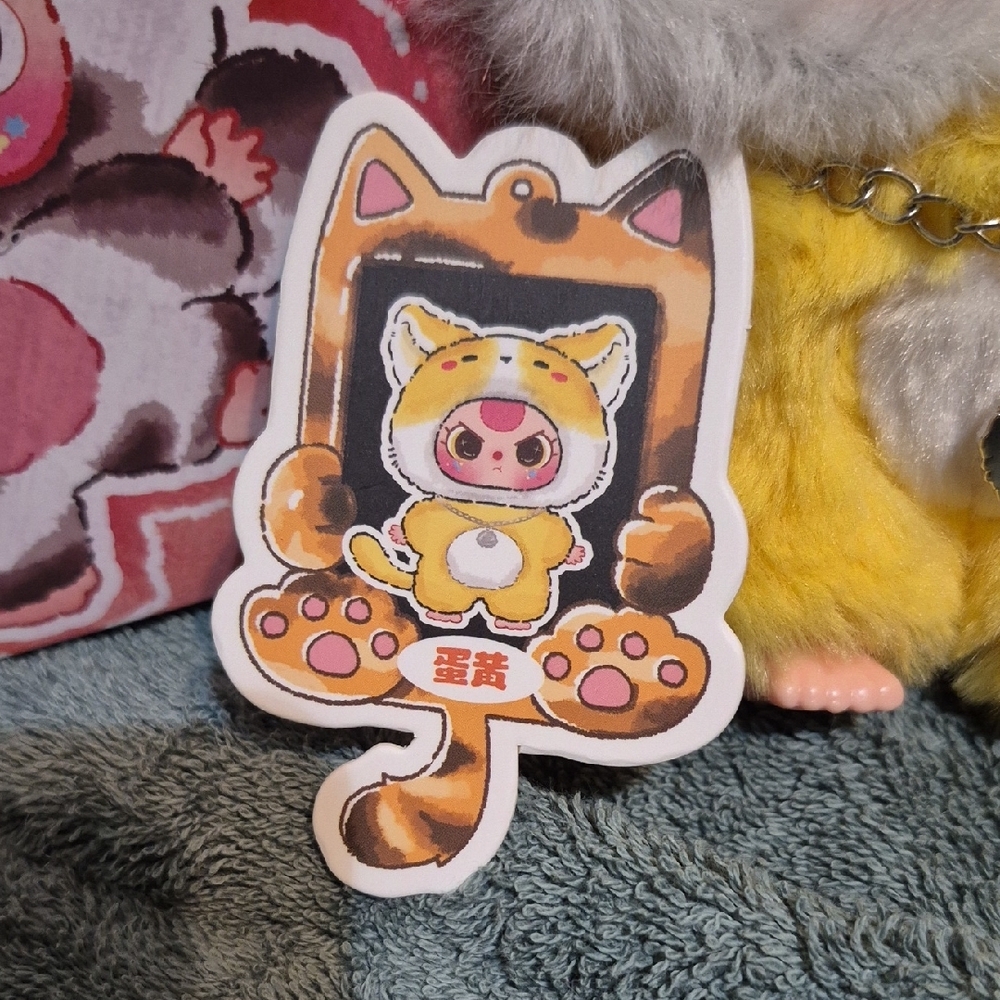 EGG YOLK - BB3 CATS & DOGS - Picture 3 of 8